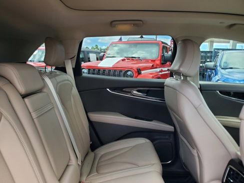 Used 2022 Lincoln Nautilus Reserve image 32