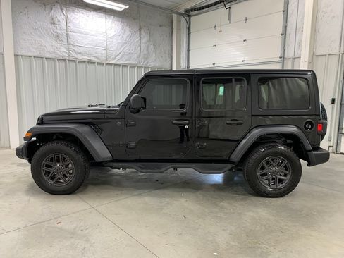 Used 2024 Jeep Wrangler Unlimited Sport AWD/4WD image 20