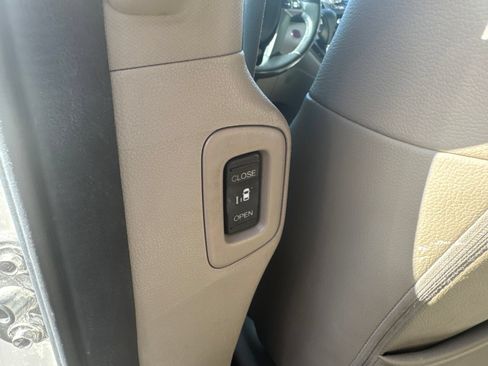 Used 2016 Honda Odyssey EX-L image 11