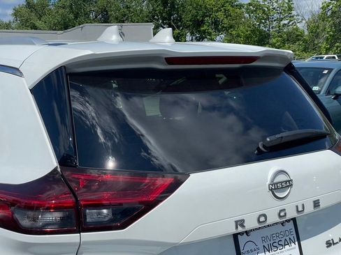 Certified 2025 Nissan Rogue SL w/ Tech Package AWD/4WD image 29
