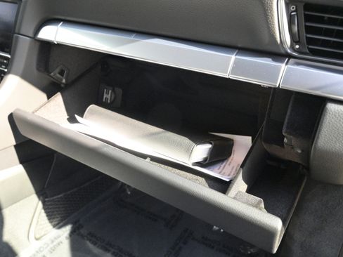 Used 2016 Porsche 911 Carrera 4 image 38