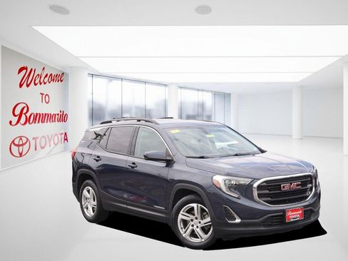 Used 2018 GMC Terrain SLE w/ Driver Convenience Package FWD image 2