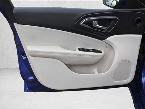Used 2015 Chrysler 200 Limited FWD image 12