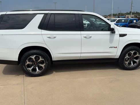 Used 2025 GMC Yukon AT4 Ultimate AWD/4WD image 2