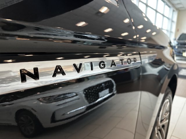 Certified 2025 Lincoln Navigator Reserve AWD/4WD image 48