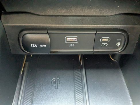 Used 2024 Kia Telluride EX w/ EX Captain's Chair Package image 18