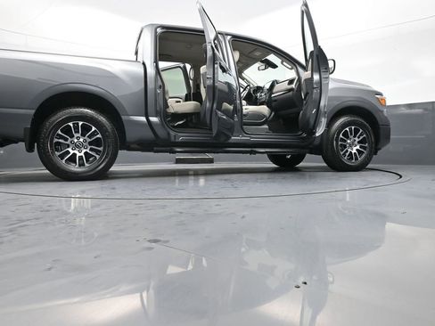 Used 2024 Nissan Titan SV w/ SV Convenience Package image 45