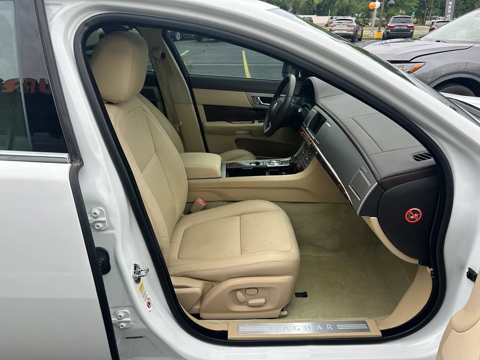 Used 2011 Jaguar XF RWD image 13
