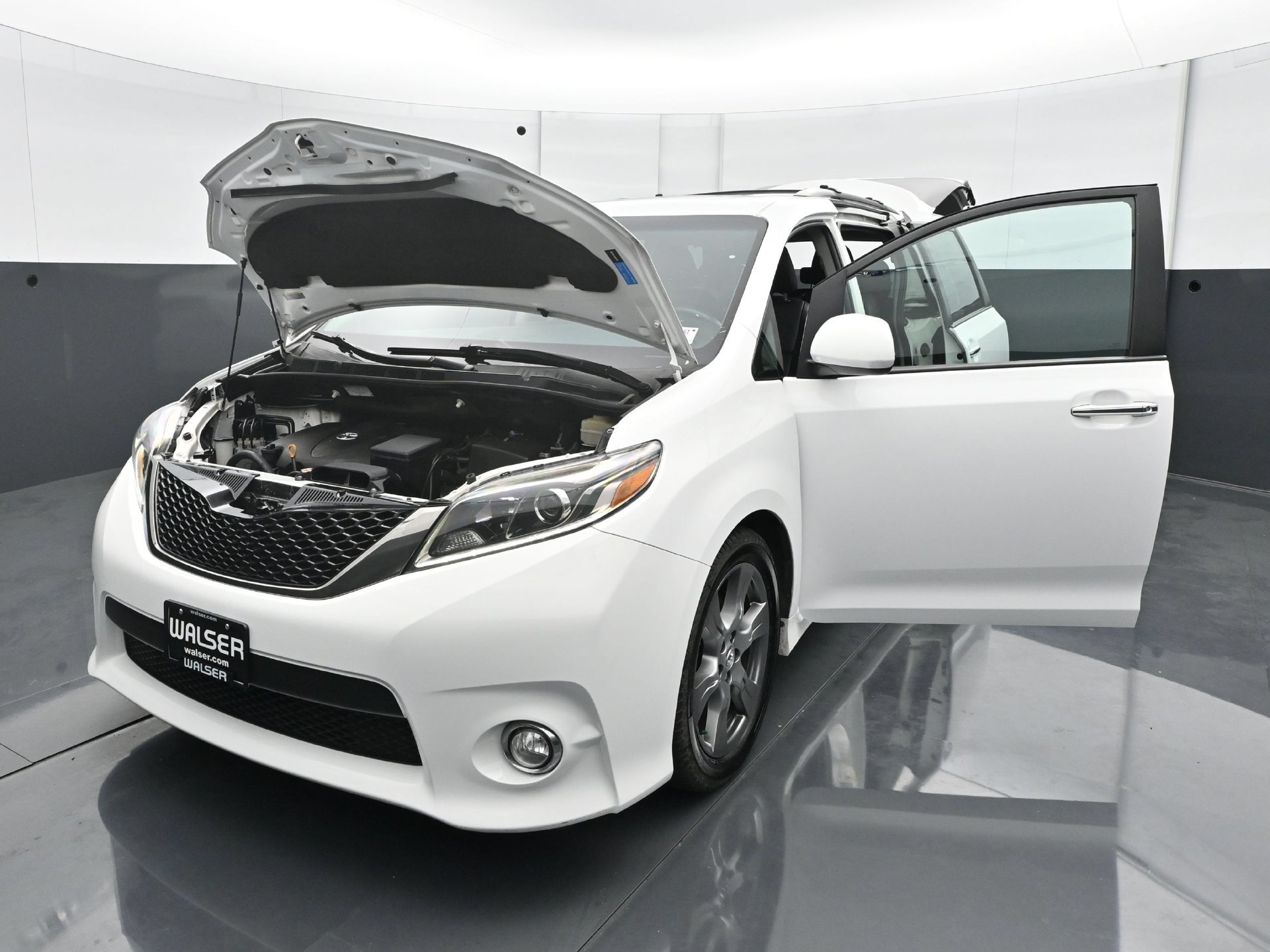 Used 2017 Toyota Sienna SE w/ SE Preferred Package FWD image 31