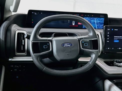 Used 2025 Ford Expedition Active AWD/4WD image 18