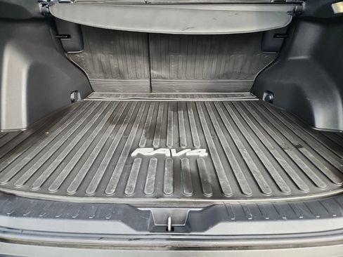 Used 2022 Toyota RAV4 XLE w/ Convenience Package AWD/4WD image 32