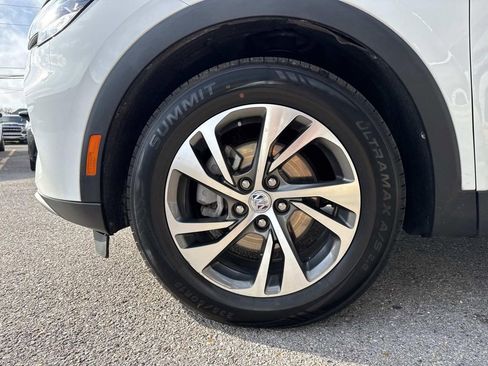 Used 2023 Buick Envision Essence image 5