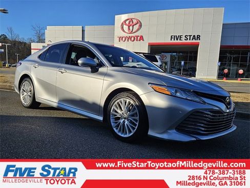 Used 2018 Toyota Camry XLE image 1