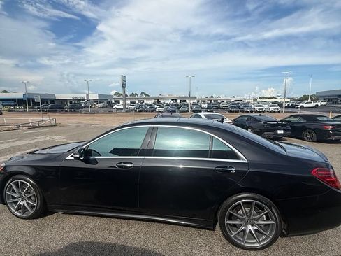 Used 2019 Mercedes-Benz S 560 Sedan image 4