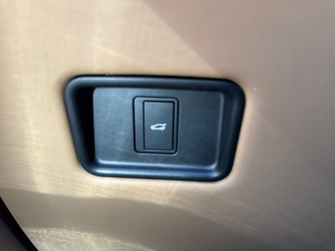 Used 2026 Land Rover Range Rover Long Wheelbase SE AWD/4WD image 29