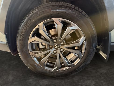 Used 2023 Toyota RAV4 XLE Premium AWD/4WD image 9