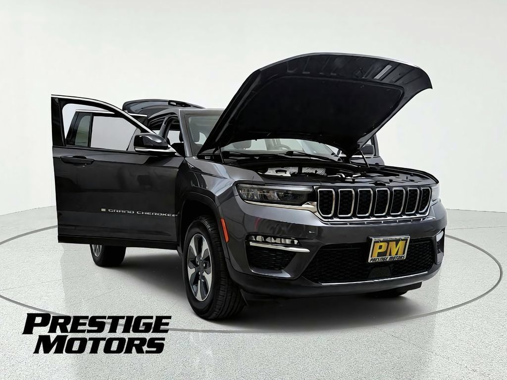 Used 2023 Jeep Grand Cherokee 4WD 4xe image 11