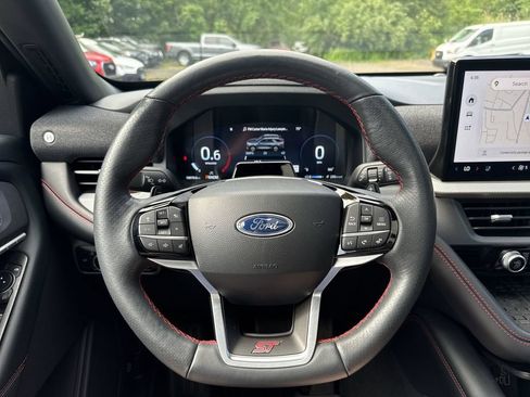 Used 2025 Ford Explorer ST AWD/4WD image 14