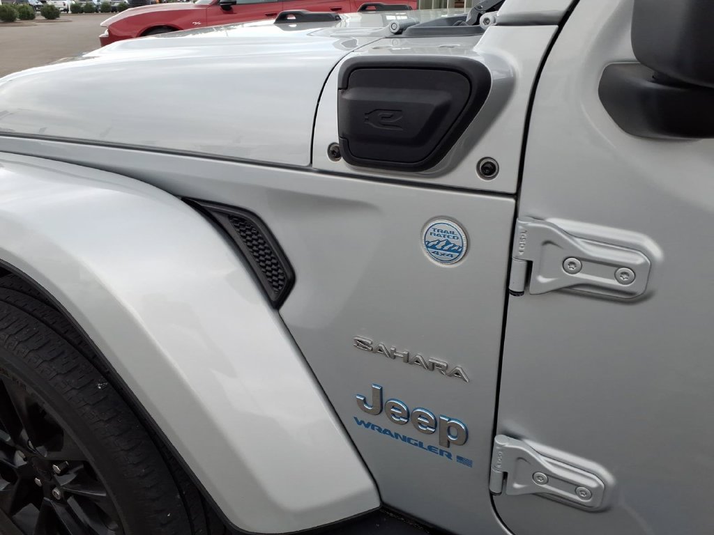 Used 2023 Jeep Wrangler Unlimited Sahara w/ Cold Weather Group AWD/4WD image 10