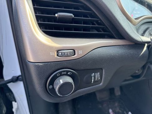 Used 2017 Jeep Cherokee Sport image 11