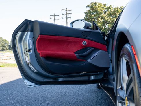 Certified 2019 Ferrari Portofino image 27