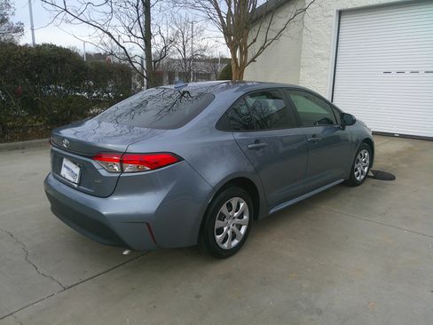 Used 2023 Toyota Corolla LE image 2