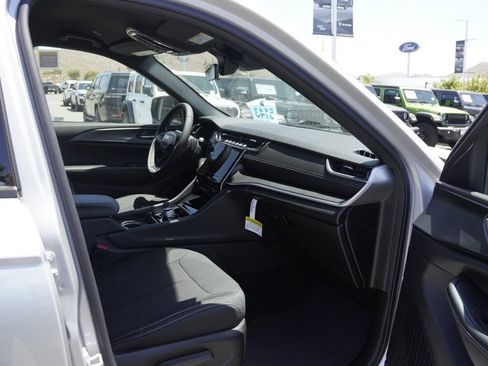 New 2026 Jeep Grand Cherokee Laredo RWD image 23