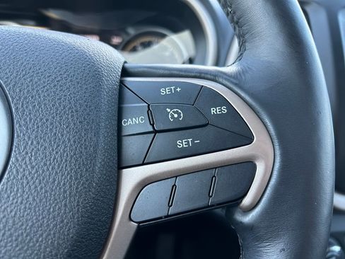 Certified 2016 Jeep Cherokee Limited image 17