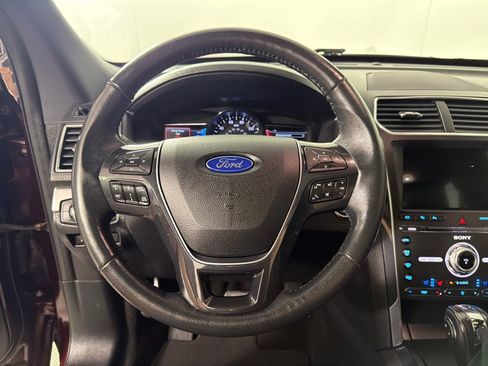 Used 2018 Ford Explorer Limited w/ Equipment Group 301A FWD image 14