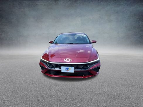 Used 2025 Hyundai Elantra SE image 6