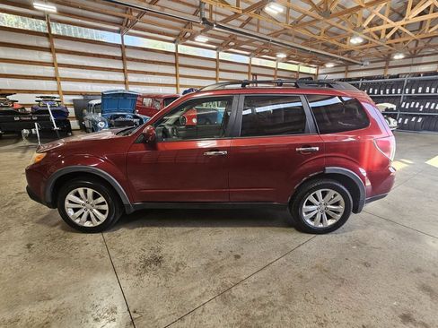 Used 2011 Subaru Forester 2.5X Limited w/ Utility Pkg AWD/4WD image 5