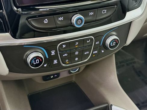 Used 2018 Chevrolet Traverse LT AWD/4WD image 17
