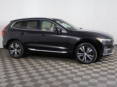 Used 2022 Volvo XC60 B6 Inscription w/ Climate Package image 17