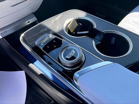 Used 2024 Cadillac Lyriq Sport image 16