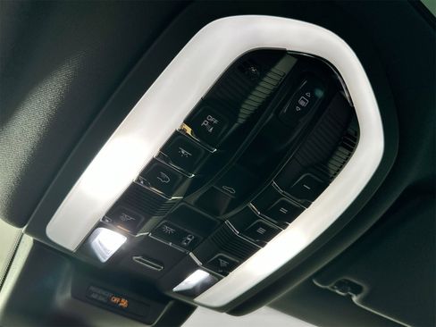 Certified 2025 Porsche Macan image 26