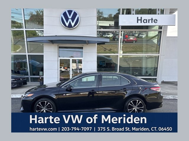 Used 2018 Toyota Camry SE w/ Convenience Package FWD image 1