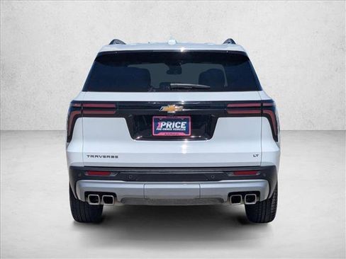 Used 2024 Chevrolet Traverse LT image 7