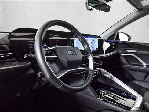 Certified 2025 Audi Q5 Premium w/ Convenience Package AWD/4WD image 10