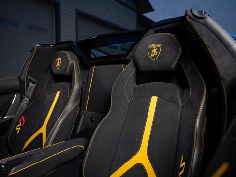 Used 2021 Lamborghini Aventador SVJ AWD/4WD image 21