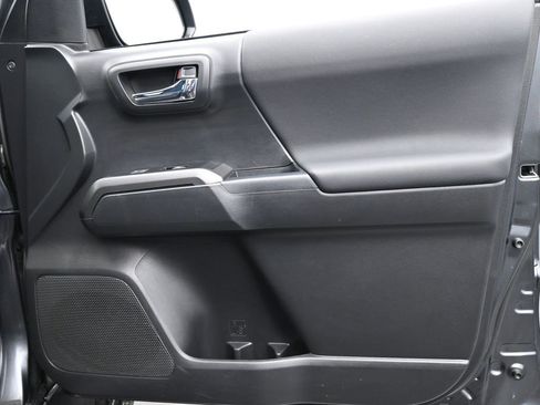 Used 2022 Toyota Tacoma TRD Sport image 24