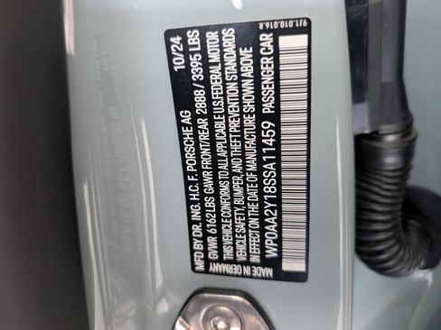 Used 2025 Porsche Taycan image 40