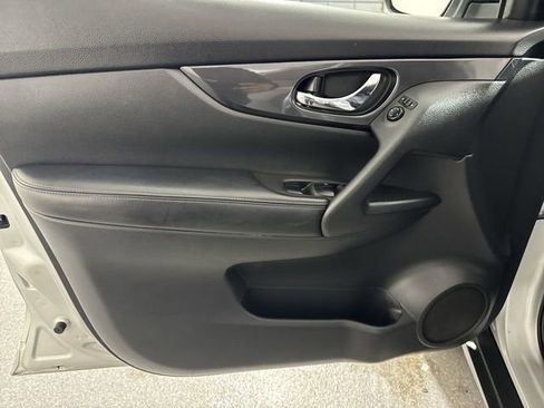 Used 2020 Nissan Rogue SV image 19