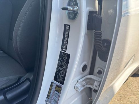 Used 2025 Kia K4 FWD image 29