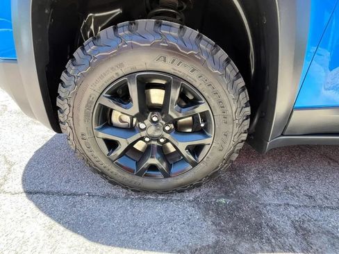 Used 2017 Jeep Cherokee Trailhawk w/ Comfort/Convenience Group AWD/4WD image 17