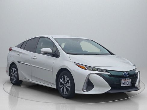 Used 2017 Toyota Prius Prime Premium image 10