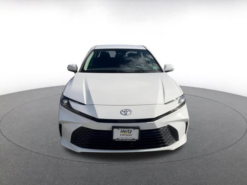 Used 2025 Toyota Camry LE image 4