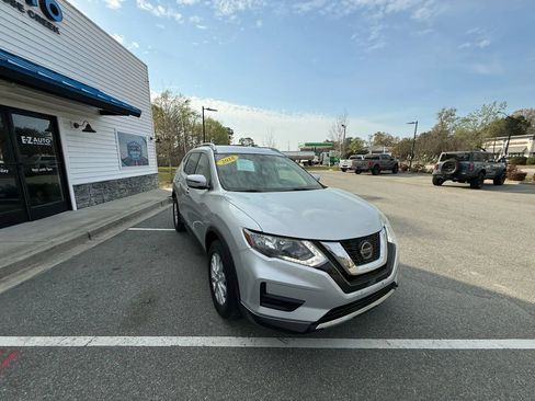 Used 2018 Nissan Rogue SV AWD/4WD image 4
