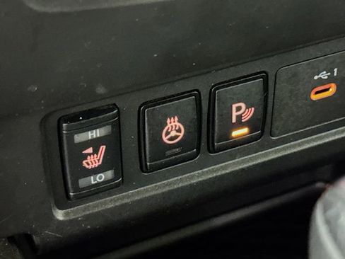 Used 2024 Nissan Frontier SL w/ Technology Package image 18