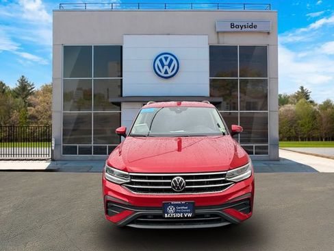 Certified 2024 Volkswagen Tiguan SE AWD/4WD image 2