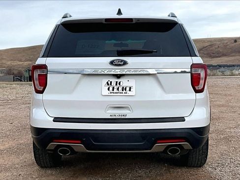 Used 2018 Ford Explorer XLT image 6